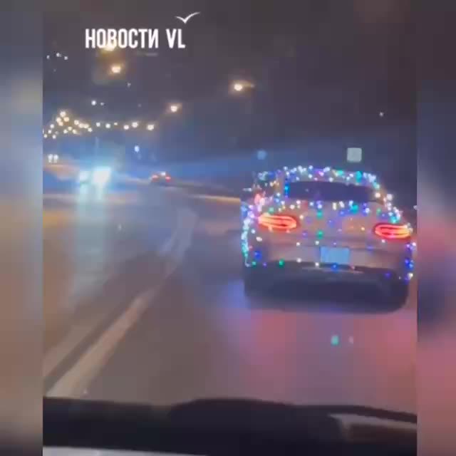 Владивосток и Воронеж встречают Новый год с украшенными автомобилями