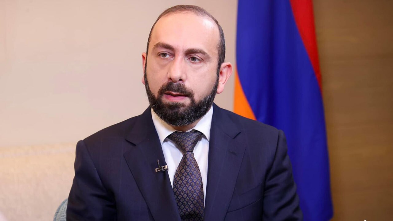 Мирзоян Армения готова к консультациям по поводу места подписания мирного договора с Азербайджаном Мы сегодня готовы начать консультации по поводу места подписания мирного договора отметил глава МИД МИД Армении не подтвердил слова своего турецкого коллеги о том что в начале следующего года в Баку может быть подписан мирный договор vesti az