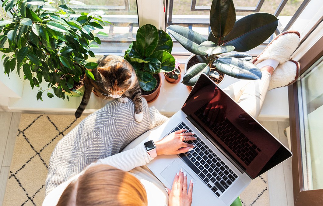 Microsoft подтвердила что добавит в Teams функцию оповещения работодателей о местоположении сотрудников Она по умолчанию отключена но её сделают доступной по запросу компании Запуск дважды откладывали на фоне недовольства пользователей как пишет Forbes Теперь её планируют внедрить в марте 2026 го vc ru services 2706968