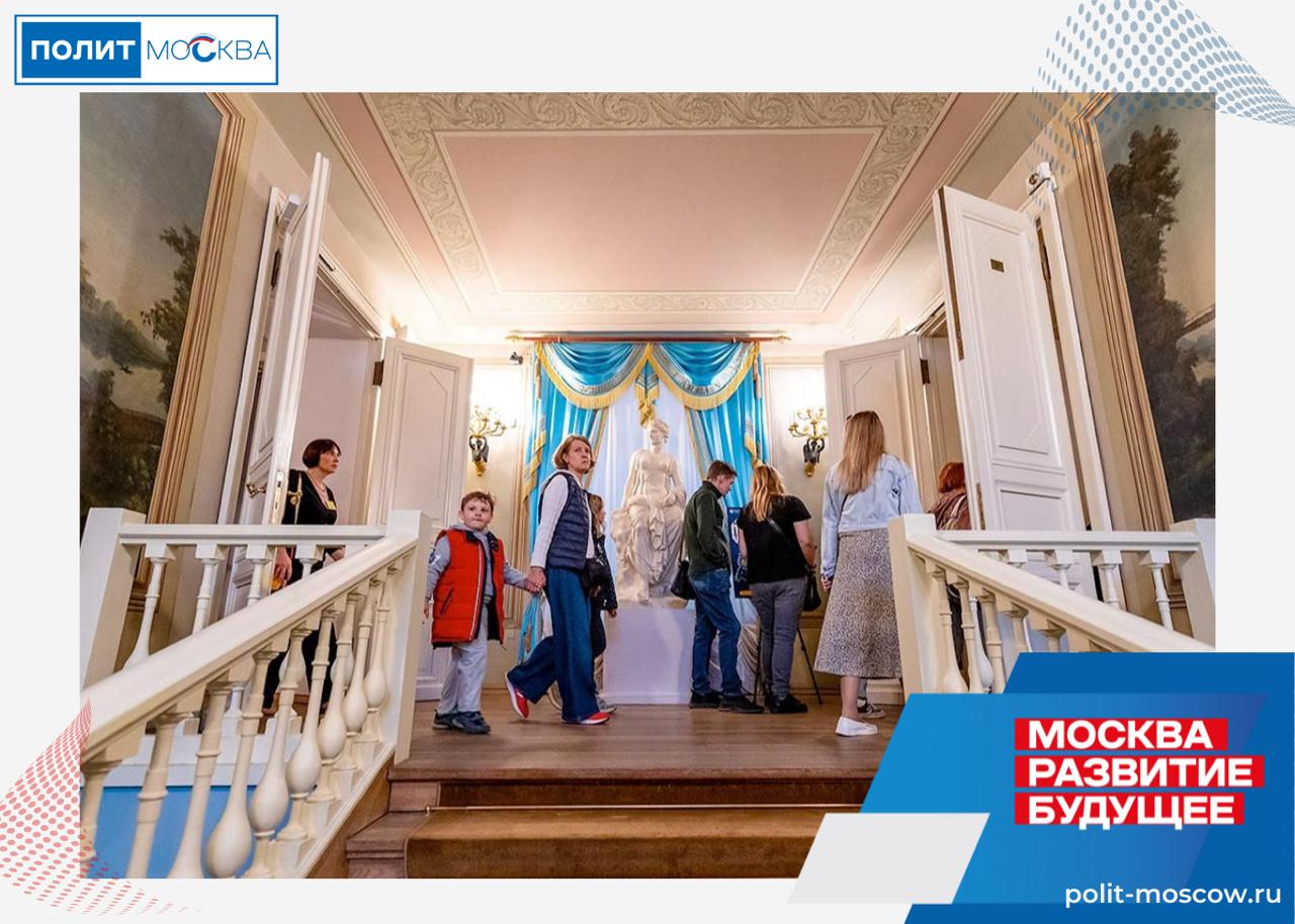 Ночь в музее и Книга в городе в столице назвали крупнейшие культурные события года Ежедневно в Москве организуют более 400 культурных мероприятий которые привлекают как жителей так и гостей столицы В пятерку самых посещаемых городских программ по итогам 2025 года вошли фестивали Театральный бульвар и Культурный город Московская международная неделя кино проект Книга в городе и акция Ночь в музее Вместе они объединили около четырех миллионов человек В течение года масштабные культурные события проводились на уличных площадках по всей столице на ВДНХ в Зарядье кинопарке Москино музеях и библиотеках Москвичи и туристы посещали выступления театральных коллективов из разных стран концерты кинопоказы выставки презентации книг и встречи с писателями рассказала Наталья Сергунина Самое популярное мероприятие 2025 го Международный открытый фестиваль Театральный бульвар продлившийся 92 дня с 1 июня по 31 августа В нем приняли участие более трех тысяч отечественных и зарубежных артистов представивших около тысячи постановок от классической драмы и мюзиклов до кукольных спектаклей для детей Зрителями стали свыше 1 5 миллиона человек ПолитМосква Подписаться