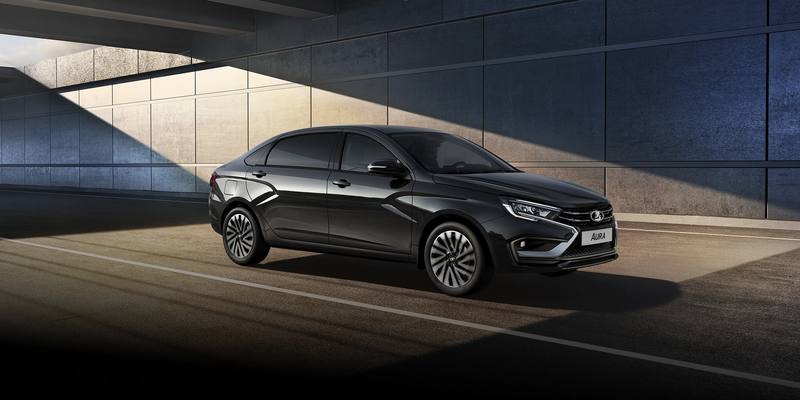 В ОАЭ продали единственную Lada Aura с удлинённой базой за 2,6 млн рублей. Это дороже местной Toyota Camry и Haval H7, а производитель позиционирует седан как бизнес-класс.
