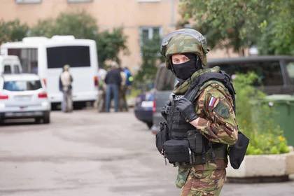 В Ростове стало известно об обысках в ЮНЦ РАН возбуждено уголовное дело По предварительным данным сотрудник совершил особо крупное хищение средств выделенных Российским научным фондом Следствие считает что преступление было совершено путем включения в состав исполнителей по грантам персонала который фактически не работал над проектами с последующей выплатой им вознаграждений В отношении подозреваемого было возбуждено уголовное дело по статье Злоупотребление должностными полномочиями Подпишись на КП Ростов Прислать Новость