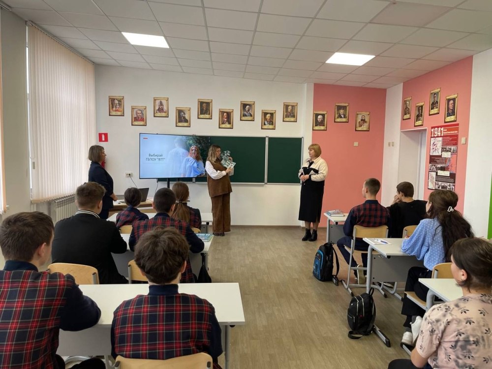 В 2025 году профориентационные мероприятия охватили более 41 тыс школьников воссоединенных субъектов РФ Минпросвещения России подвело итоги профориентационной работы с учащимися школ в 2025 году В Донецкой и Луганской народных республиках Запорожской и Херсонской областях тематические мероприятия охватили свыше 41 тысячи детей