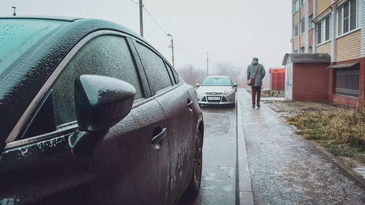 Плохая погода ожидается в ближайшие дни в Волгоградской области  Специалисты предупреждают о вероятности появления гололедицы, что может сделать дороги и тротуары скользкими. В связи с этим власти рекомендуют водителям и пешеходам соблюдать осторожность и выбирать безопасную скорость движения. Также особое внимание следует уделить туманам, которые будут наблюдаться в большинстве районов области в утренние часы. Это может затруднить движение автотранспорта и повысить риск аварийных ситуаций.           Подписаться