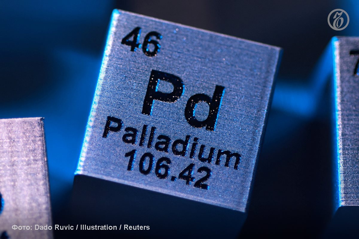 США могут установить антидемпинговые пошлины в размере 133 на палладий из России Как отмечают опрошенные Ъ аналитики в этом случае крупнейший в мире производитель палладия Норникель перенаправит объемы в Китай и другие страны Введение антидемпинговых и компенсационных пошлин против российского палладия в июле 2025 года инициировали Sibanye Stillwater и Объединенный профсоюз сталеваров USW Как указывали заявители с 2022 по 2024 год импорт палладия из РФ в США увеличился на 35 а американская добыча сократилась на 27 С момента подачи петиций поставки палладия из России в США существенно снизились а цены на металл значительно выросли отметила Sibanye Stillwater Собеседник Ъ знакомый с ситуацией говорит что окончательные выводы делать рано По его словам на рынке обсуждают что демпинг доказать не удалось и решение в случае принятия будет политически мотивированным Подписывайтесь на Ъ в Telegram в MAX Оставляйте бусты