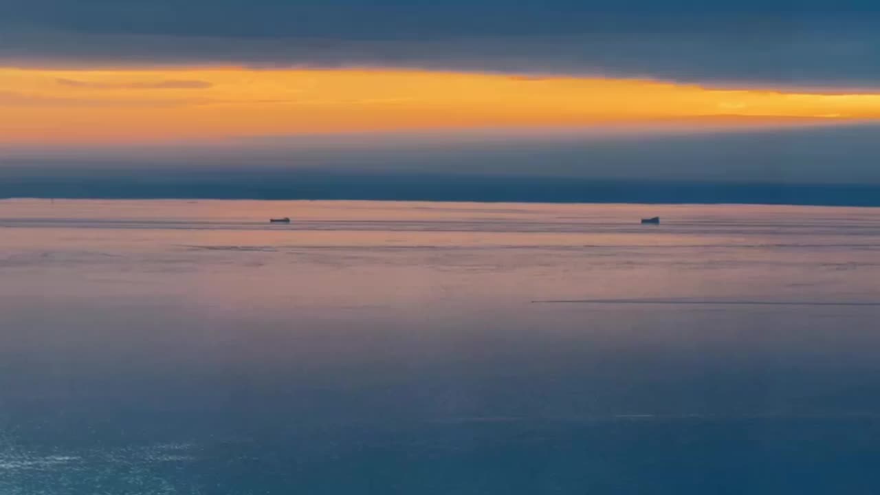 Солнечная комета создает уникальное зрелище над Лахта Центром