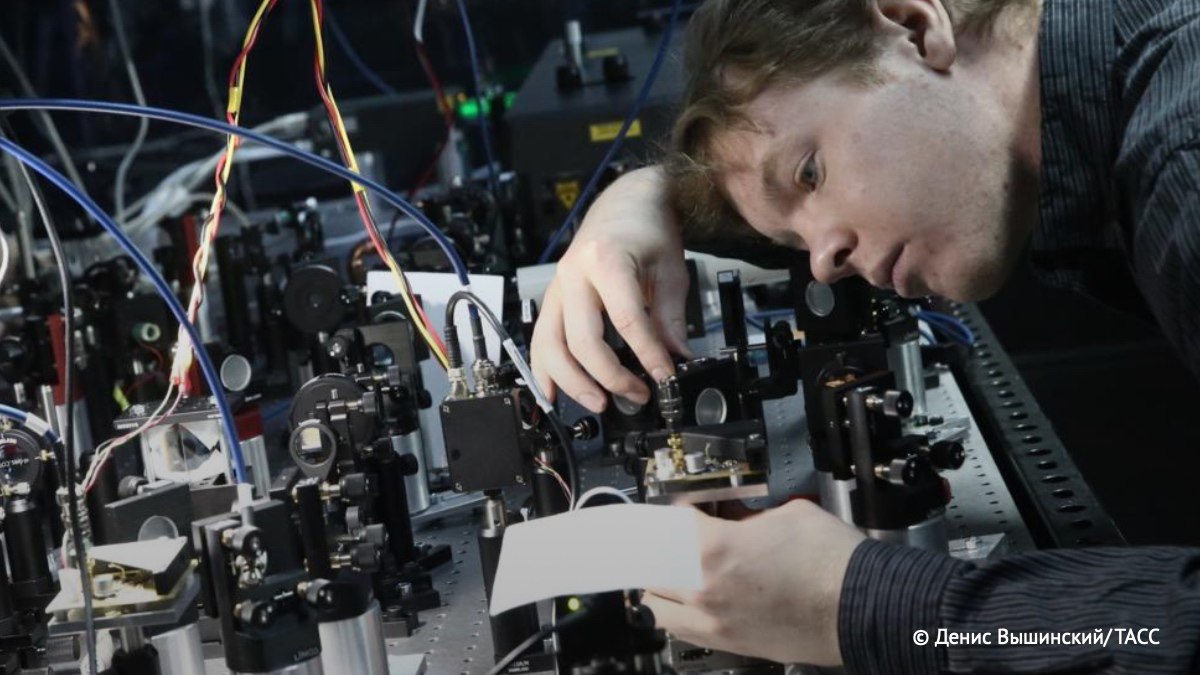 Время жизни кубитов в сверхпроводниковых квантовых компьютерах увеличено втрое сообщила пресс служба Принстонского университета Единицы хранения информации сохраняют свое состояние более миллисекунды благодаря новому типу подложек из кремния и использованию тантала в качестве основы для сверхпроводников Подпишись на ТАСС Наука