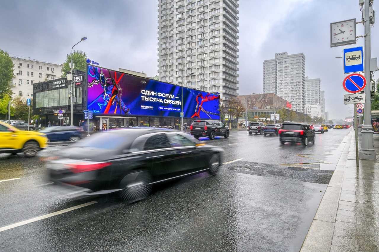 Появились подробности открытия девятого Национального рекламного форума 11 ноября пройдет эксклюзивный день Недели рекламы где выступят первые лица медиакоммуникационной индустрии в шоу формате В этом году оргкомитет представляет обновленную программу которая сломает шаблоны проведения бизнес мероприятий Откроет форум эксклюзивный день он станет площадкой не только для стратегического диалога но и для полноценного шоу демонстрирующего будущее индустрии через призму лидерства технологий и креатива Девять компаний участников вместе со звездными гостями и первыми лицами медиакоммуникационной отрасли которые влияют на состояние современной российской рекламы расскажут об актуальных возможностях рынка Свои выступления представят ГПМ Реклама Национальная Медиа Группа СберСеллер RWB Media РБК СберМаркетинг Group4Media T2 Яндекс Плюс AdTech Завершающим акцентом станет насыщенная вечерняя программа с приглашенными звездными артистами Подробности на сайте Реклама ЦРБК ООО 18