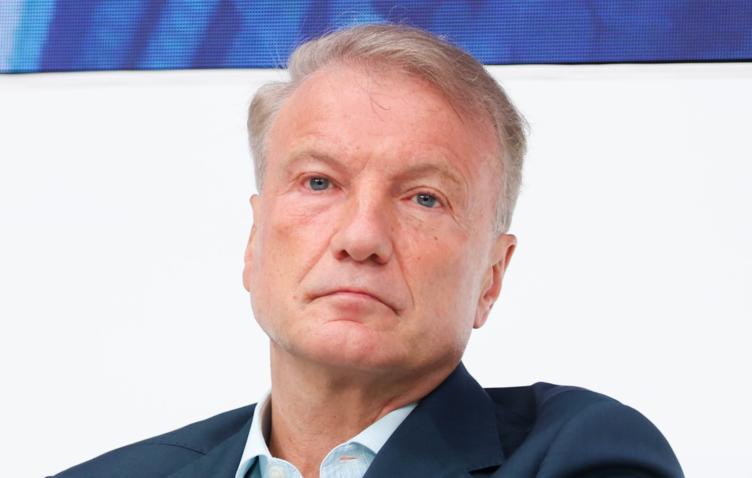 У трети россиян снизились доходы  Глава Сбера Герман Греф сообщил, что у 34% россиян в первой половине 2025 года снизился уровень заработной платы. Причем у 7% работающих доходы упали более чем вдвое.    Война близко, подпишись!