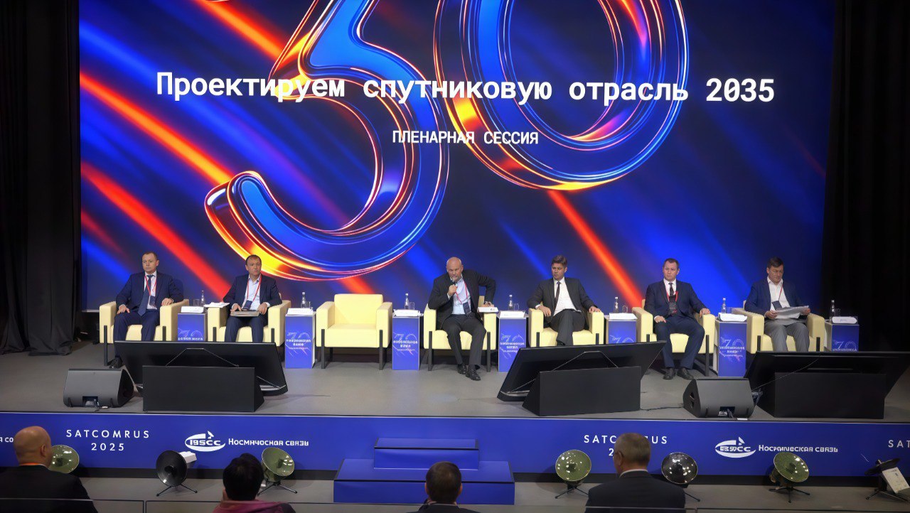 Стоимость услуг спутниковой связи снизится в 5 раз к 2029 году Об этом на конференции Satcomrus заявил глава ФГУП Космическая связь председатель ИЦК Спутниковая связь Алексей Волин До 2029 года глобальная пропускная способность спутников вырастет в 10 раз и превысит 260 Тбит с сообщил Алексей Волин По его словам при таком увеличении пропускной способности доходы космической отрасли вырастут в два раза То есть стоимость услуг спутниковой связи упадет в 5 раз Изображение скриншот онлайн трансляции Satcomrus Подписаться VK и Telegram