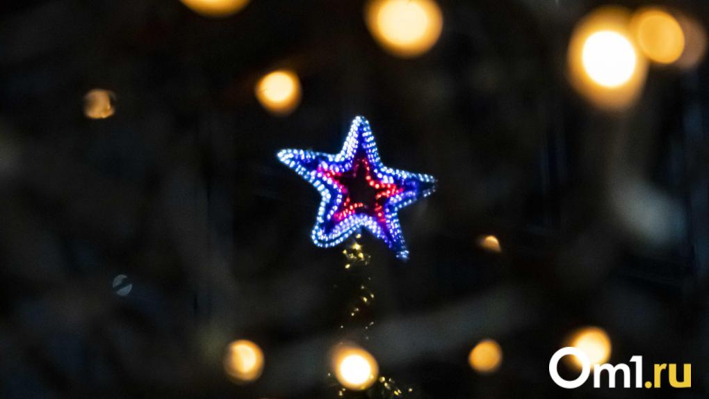 Любинский проспект снова откроют для транспорта Пешеходный режим на Любинском проспекте в Омске завершается сегодня в 20 00 движение автомобилей будет восстановлено Напомним на новогодние каникулы проспект превратился в городскую пешеходную зону С 31 декабря по 11 января на Зимнем Любинском работали бесплатные экскурсии открытый каток проходили выступления артистов и творческих коллективов Сегодня финальный день проекта Если ещё вдруг ни разу не были на площадке то сейчас самое время С 17 00 до 20 00 на Любинском пройдут заключительные выступления омских артистов после чего улицу вновь откроют для автомобилистов Om1 Омск в MAX