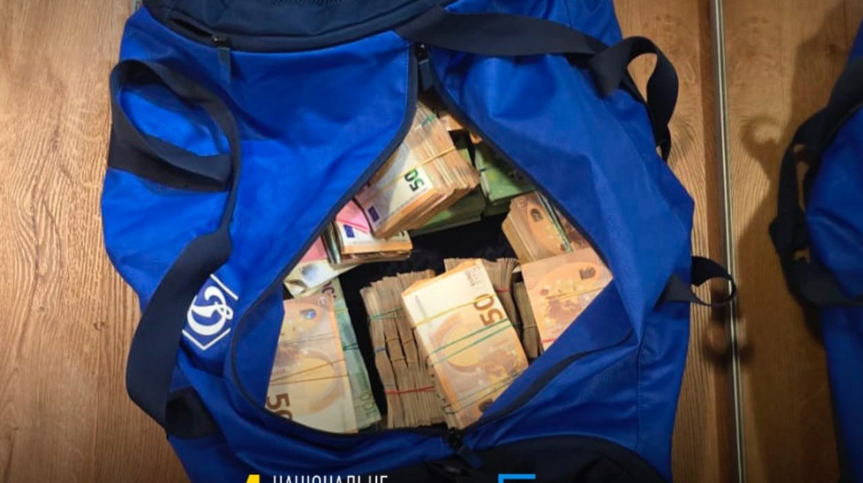 Тотальная коррупция в энергетике Украины Обыски у министра и соратника Зеленского В Украине проходят обыски у министра юстиции Германа Галущенко и его бывшего советника в рамках расследования коррупции в энергетической отрасли передает ArbatMedia Прислать новость