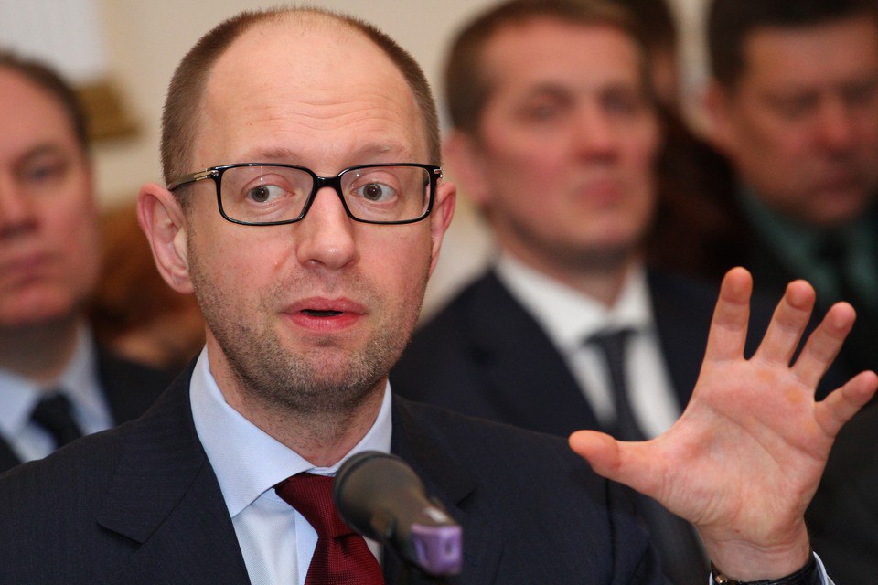 Экс премьер Украины Арсений Яценюк объявлен в розыск в РФ Бывший премьер министр Украины Арсений Яценюк объявлен в федеральный розыск на территории РФ Об этом следует из его карточки в базе МВД Арсений Яценюк прошел ряд ключевых должностей в украинской власти министр экономики 2005 2006 министр иностранных дел 2007 председатель Верховной рады 2007 2008 и наконец премьер министр Украины в 2014 2016 годах Кроме этого с 10 сентября 2014 года Арсений Яценюк занимает пост председателя украинской политической партии Народный фронт Подписаться на truekpru Читать нас в MAX