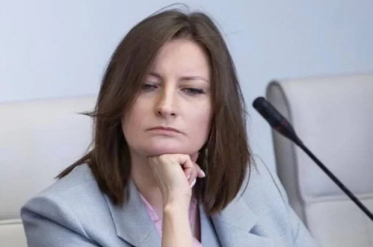Наталья Говорушкина больше не министр здравоохранения Красноярского края. Приказ об увольнении подписал губернатор.  Говорушкина устроила совещание-разнос коллегам из-за проблем с доступностью льготных лекарств. На записи с этого разговора были маты, обвинения и другие интимные подробности. После она не явилась на собственную пресс-конференцию.  Новости об уходе министра появились почти сразу. На прощание Говорушкина закатила коллегам фуршет.