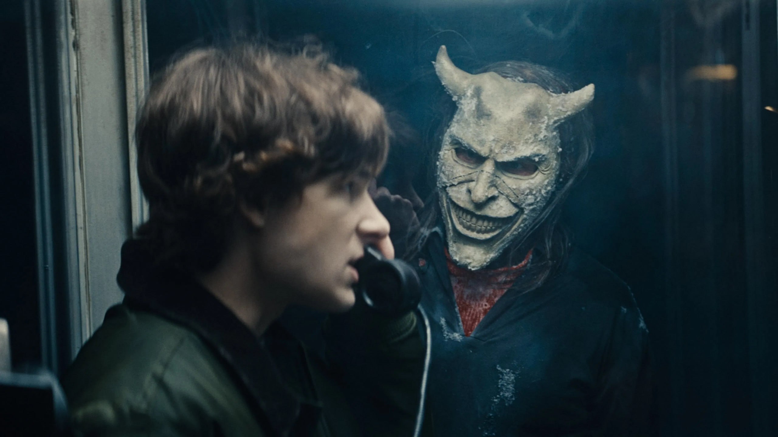 Черный телефон 2 выйдет на стримингах уже во вторник When to Stream сообщает что Universal релизнет хоррор в цифре спустя всего две с половиной недели с момента кинотеатральной премьеры В кассовом прокате фильм Скотта Дерриксона показал себя очень хорошо собрав на данный момент 86 млн долларов при 30 миллионном производственном бюджете