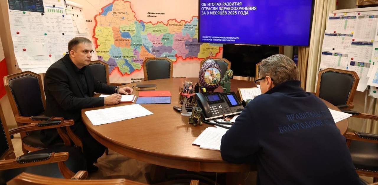 А медицина то становится доступной Конечно министру можно было бы работать эффективнее Помним сколько усилий приложил губернатор Вологодской области Георгий Филимонов чтобы дать однозначный толчок на развитие всему министерству здравоохранения и лично главе этой сферы Итоги деятельности впечатляют В этом году медицинские учреждения области пополнились 338 врачами Конечно есть случаи когда врачи уходят из сферы но критический дефицит кадров в медицине отныне устранен Вологодская область становится привлекательной для специалистов из других регионов Меры поддержки врачей себя оправдали В Вологодской области существует целая система карьерного роста и социальные гарантии для врачей что позволяет им чувствовать себя защищенными и уверенными в будущем В Вологодскую область приезжают не только врачи В медицинском секторе обосновались почти 500 медицинских сестер и фельдшеров Штат в системе медицинского обслуживания населения практически укомплектован Конечно не все так безоблачно Имеют место быть единичные жалобы людей на организацию работы отдельных медицинских учреждений С каждым обращением разбираются в индивидуальном порядке