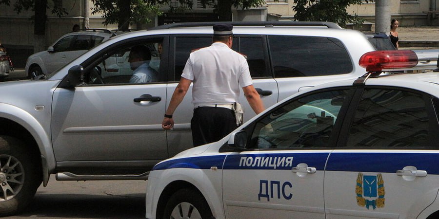 Саратовская Госавтоинспекция вводит постоянный скрытый надзор за водителями На дорогах Саратовской области на сотрудники Госавтоинспекции отныне будут на постоянной основе вести скрытый надзор за водителями Это значит что они начнут использовать для патрулирования автомобили без специальной окраски Такая мера позволяет оперативнее выявлять нарушения так как водители будут не подозревать о присутствии на дороге сотрудников ГИБДД Подробнее читайте на сайте Четвертой Власти