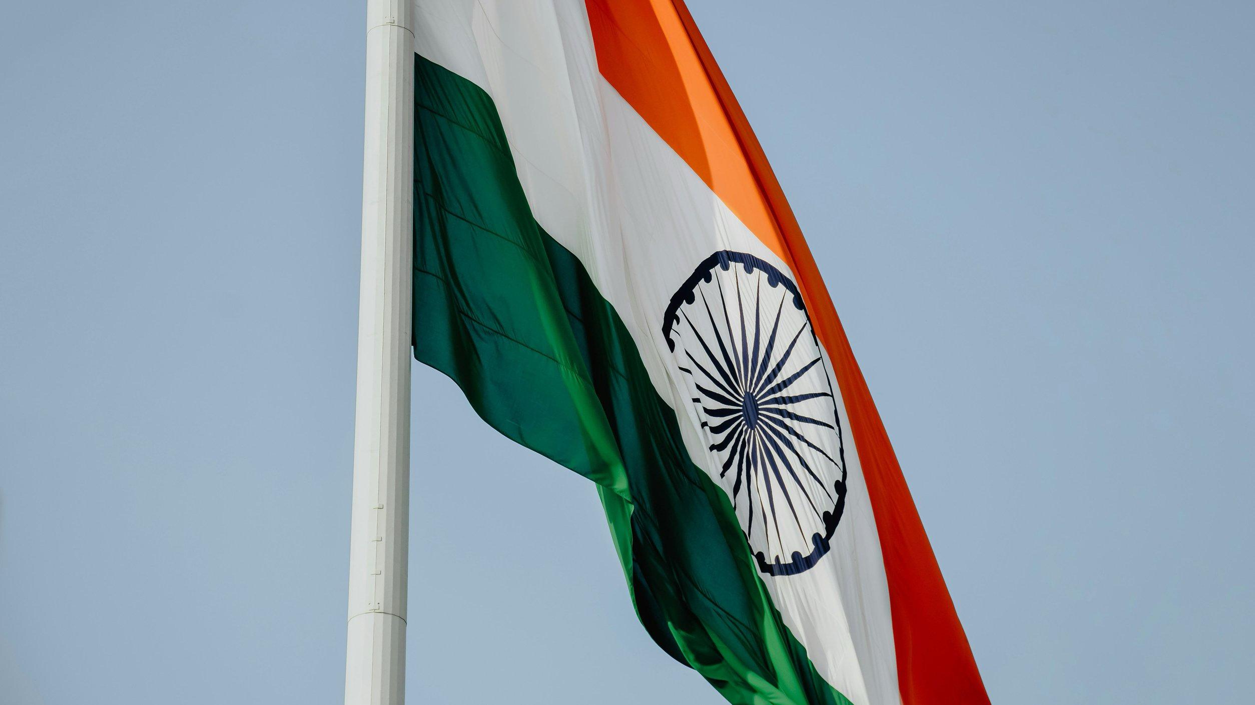 Председатель Государственной Думы Вячеслав Володин направил спикеру Народной палаты Парламента Индии Ому Бирле поздравления с национальным праздником Днём Республики Конструктивное взаимодействие депутатов Государственной Думы с коллегами из Народной палаты важный фактор укрепления российско индийского особо привилегированного стратегического партнёрства в интересах дружественных народов наших стран Нацелены на развитие межпарламентского сотрудничества в ходе председательства Индии в БРИКС подчеркнул Председатель ГД Вячеслав Володин пожелал индийскому коллеге успехов гражданам Республики счастья благополучия и всего наилучшего Сотрудничество России и Индии последовательно развивается в различных областях Недавно в декабре прошлого года Государственная Дума ратифицировала соглашение между правительствами двух стран о порядке направления воинских формирований кораблей и воздушных судов России и Индии на территорию друг друга Председатель ГД подчёркивал что в России дорожат отношениями с Индией которые носят всеобъемлющий характер Это также отмечалось в ходе встреч Вячеслава Володина с Омом Бирлой и руководством Республики в рамках официального визита Председателя ГД в Индию в феврале 2025 года Подписывайтесь на Дума ТВ в MAX