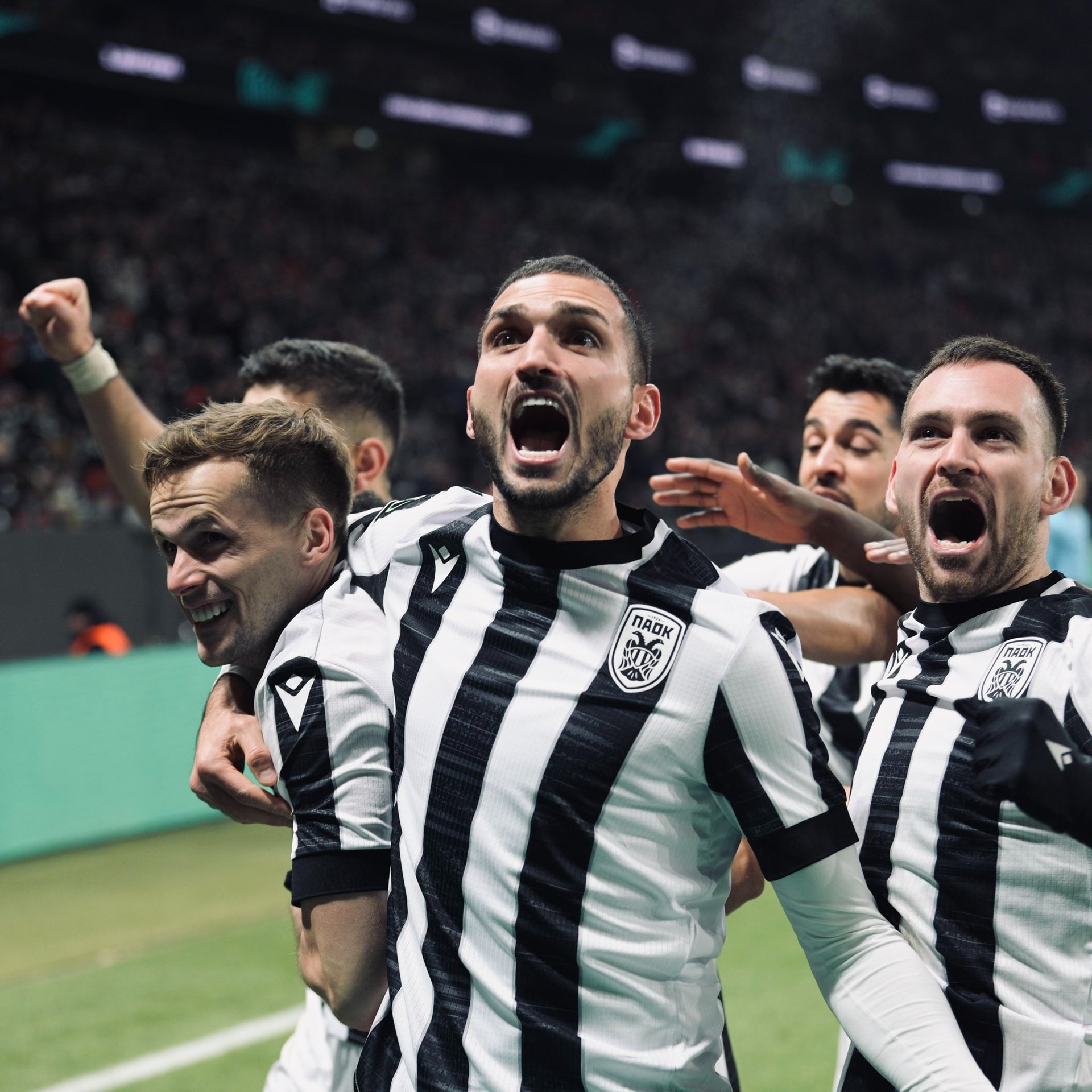 Магомед Оздоев оформил дубль в ворота Юрия Лодыгина и продолжает тащить ПАОК к чемпионству Полузащитник огорчил соотечественника из Левадиакоса доведя свой лицевой счет в этом сезоне уже до семи мячей Матч закончился победой ПАОКа со счетом 3 2