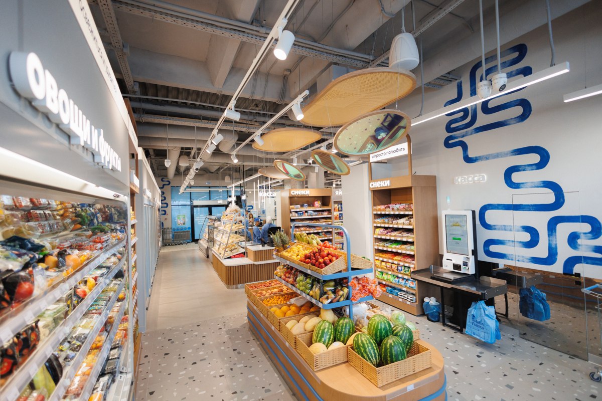 В январе 2026 года Яндекс Лавка закрыла свой офлайн магазин в Москве это была первая физическая торговая точка сервиса В компании пояснили что это был эксперимент Сервис использует опыт для развития других офлайн проектов vc ru retail 2709316