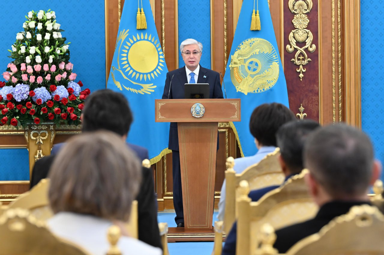 Президентские планы: кто посетит Казахстан на этой неделе и что будет делать Токаев, рассказали в Акорде Акорда опубликовала список мероприятий, в которых на этой неделе примет участие глава Казахстана. 28-29 мая Казахстан с официальным визитом посетит Президент Руанды Поль Кагаме. В рамках визита будут обсуждены перспективы развития двустороннего сотрудничества, а также подписан ряд документов. 28 мая пройдет встреча с Председателем Бундесрата ФРГ Анке Релингер. 28-29 мая состоится рабочий визит Президента Северной Македонии Горданы Силяновской-Давковой. 28-29 мая Астану с рабочим визитом посетит Премьер-министр Хорватии Андрей Пленкович. 29 мая Касым-Жомарт Токаев примет участие в работе Международного форума Астана AIF и проведёт ряд встреч с главами официальных делегаций, руководителями международных организаций и компаний. 30 мая премьер-министр Италии Джорджа Мелони посетит Казахстан с официальным визитом. В этот же день в Астане состоится первый саммит «Центральная Азия – Италия» с участием глав государств региона. 31 мая президент примет участие в мероприятии, приуроченном ко Дню памяти жертв политических репрессий и голода. Фото: Акорда /CentralMediaNews