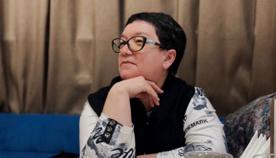 Декана саратовского вуза будут судить за платные услуги студентам Речь о декане Поволжского кооперативного института Татьяне Мягковой Её обвиняют в том что она брала деньги со студентов за помощь в учёбе Следствие считает что она обеспечивала некоторым студентам допуски к экзаменам влияла на преподавателей чтобы те ставили зачёты помогала сдать госэкзамены и защитить диплом помогла студенту поступить на программу дополнительного образования для выполнения внутривузовского плана Читать на сайте саратов саратовскаяобласть