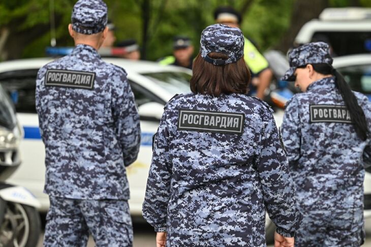 В Тюменской области увеличат количество патрулей на майские праздники Личный состав Росгвардии в канун майских праздников проводит комплекс мер на усиление безопасности. До начала мероприятий с массовым пребыванием граждан, объекты и территории будут обследованы специалистами инженерно-досмотровых групп ОМОН с использованием специальных средств и служебных собак. Маршруты патрулирования в круглосуточном режиме сориентированы к праздничным площадкам и объектам, подлежащим обязательной охране.