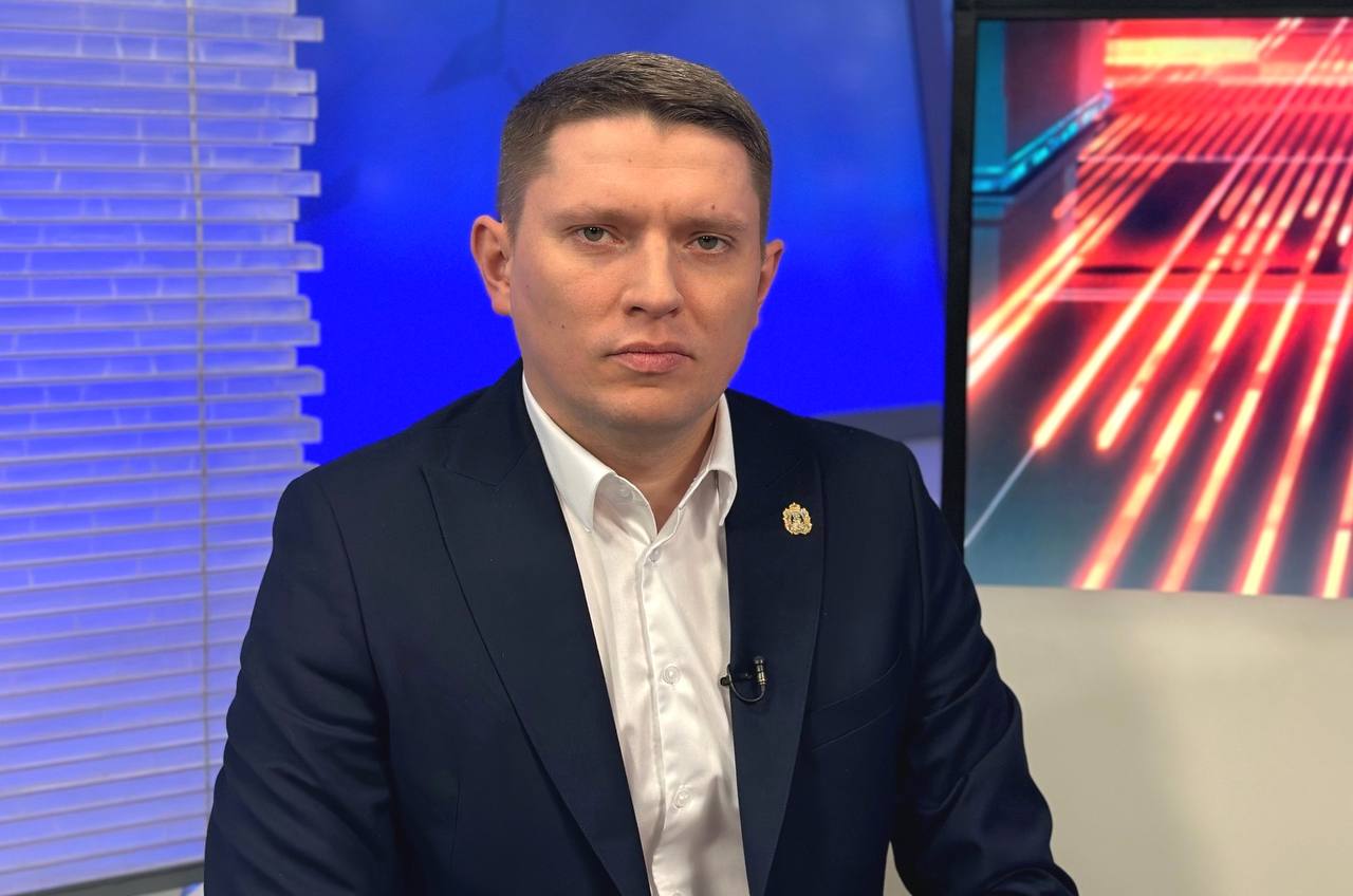 В Москве по делу о взятке арестован министр транспорта и дорожного хозяйства Новгородской области Константин Куранов Примечательно, что он был назначен на пост министра транспорта области нынешним министром транспорта РФ Никитиным, когда тот был губернатором Новгородской области