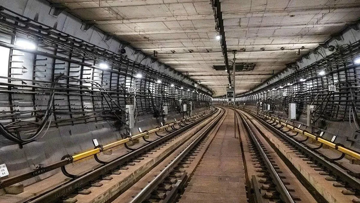 В Москве начато строительство новой станции метро Каспийская на Бирюлевской ветке Об этом сообщил мэр столицы Сергей Собянин Станция расположится между 6 й Радиальной улицей и Проектируемым проездом 5437 По словам Собянина Бирюлевская линия пройдет от территории бывшей промзоны ЗИЛ до районов Бирюлево Западное и Восточное Ее запуск улучшит транспортное обслуживание более 1 млн москвичей живущих и работающих в восьми районах столицы Параллельно продолжается сооружение еще четырех станций ветки ЗИЛ Остров Мечты Кленовый бульвар и Луганская mos ru Max Telegram Рассылка Приложение для iOS Android