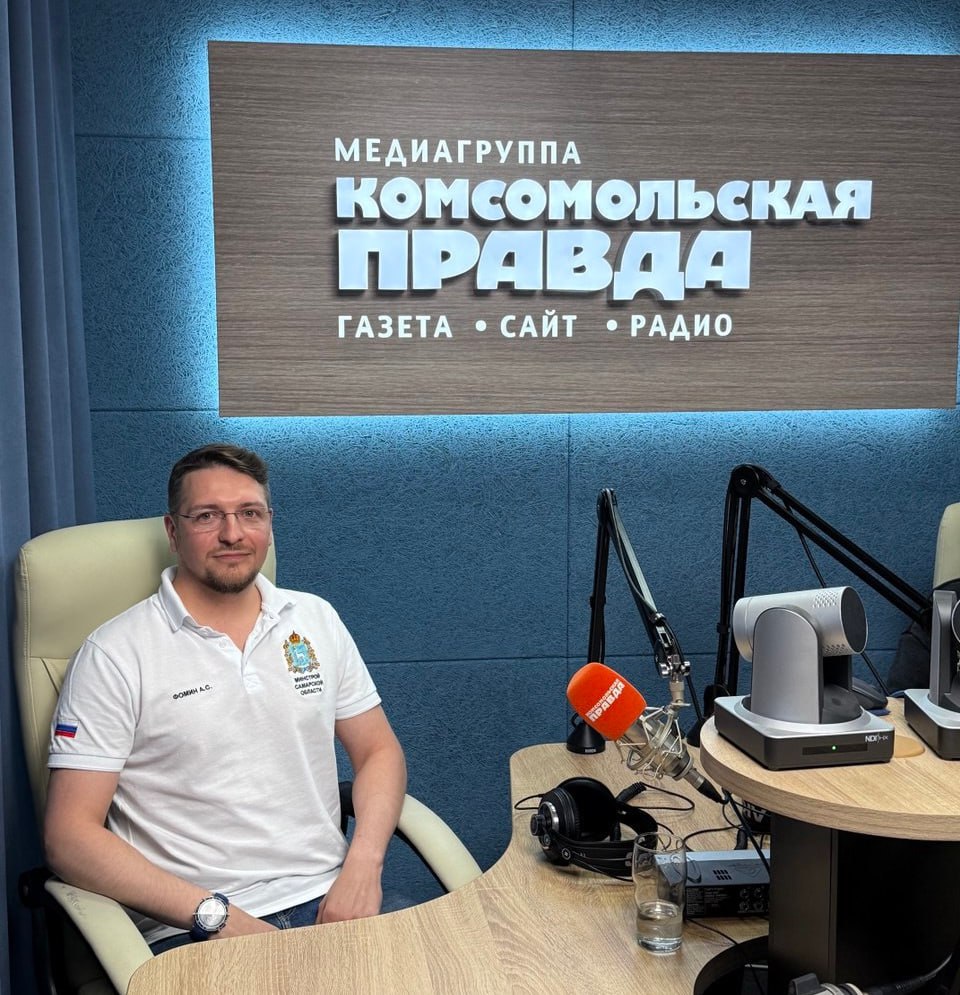 Как идет строительство станции метро «Театральная»?  Министр строительства Самарской области Александр Фомин рассказал в эфире радио «КП-Самара» об изменениях в городе, в том числе и строительстве долгожданной  в прямом смысле уже  станции метро «Театральная».  - Строится полным ходом: прошли уже более 350 метров тоннеля, идут работы на станции. Директивный срок - 2027 год  декабрь, с учетом возможных форс-мажоров типа сложных грунтов ,  - отметил министр.  Ждем! -