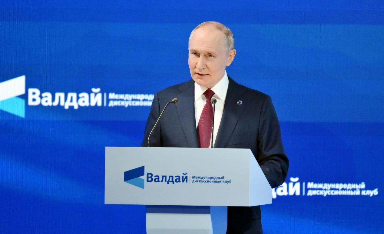 Путин не стал сравнивать себя с императором Александром I и подчеркнул что является избранным народом президентом на определенный срок