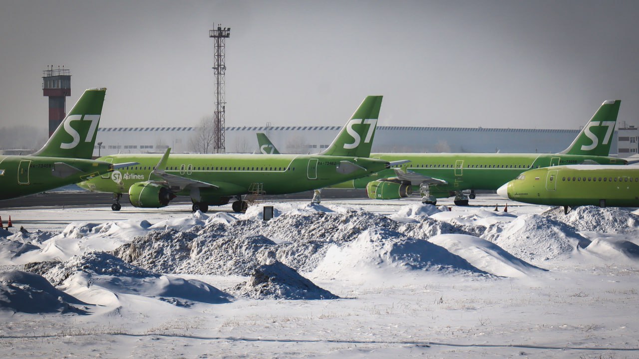 Встретить Новый год под елкой или пальмой куда можно улететь из Оренбурга С 30 декабря по 11 января регулярными рейсами можно отправиться в Москву Санкт Петербург Сочи Новосибирск Екатеринбург Минеральные Воды и Казань Международное направление столица Азербайджана Баку Последним рейсом 2025 года станет полет в Новосибирск 31 декабря в 23 35 рассказали в пресс службе аэропорта А первым новогодним рейсом 2026 года рейс из Москвы в Оренбург в 1 января в 06 55 orengorodovoy теперь и в МАХ