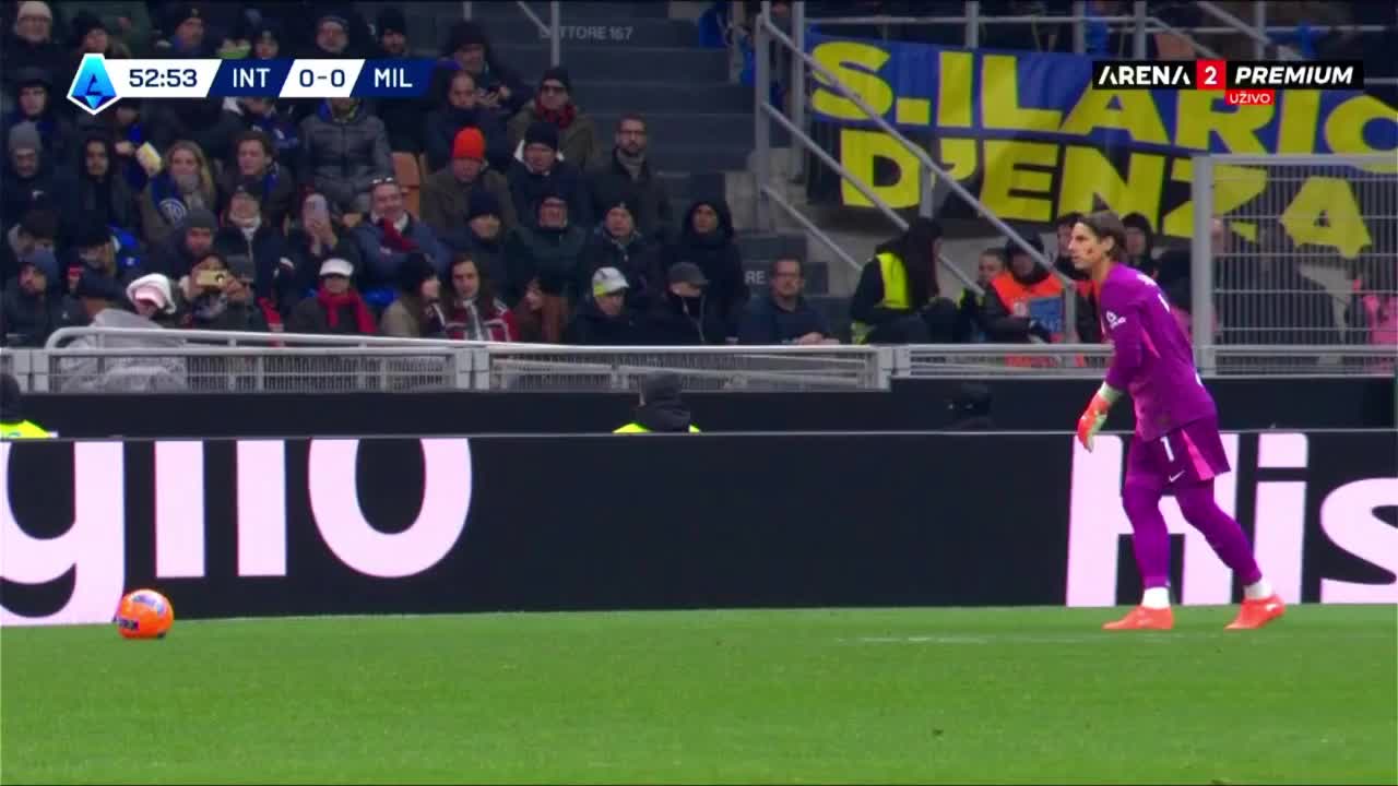 Милан одерживает победу в дерби против Интерa, сохранив серию без поражений