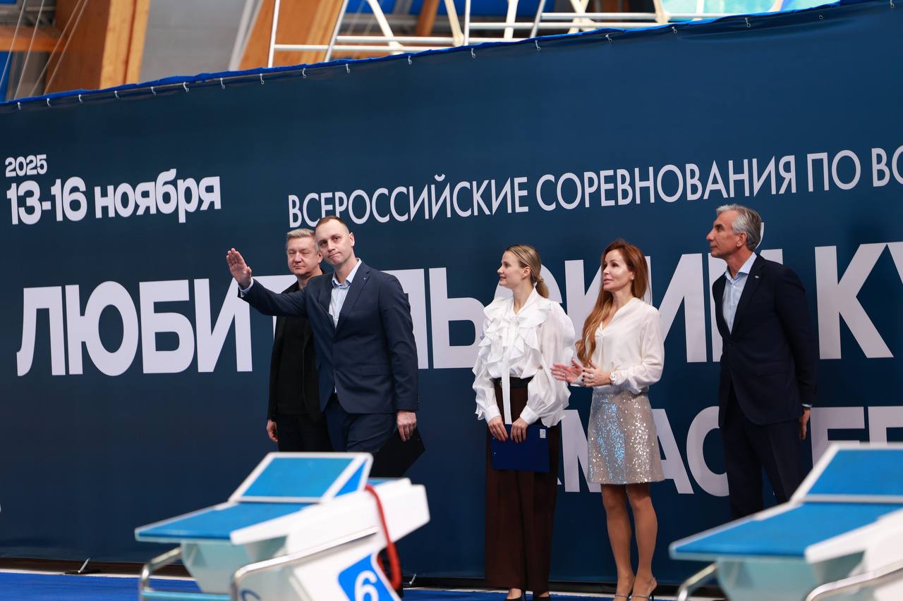 В Казани стартовал первый любительский турнир Кубка Мастерс по водным видам спорта В Казани впервые стартовал любительский Кубок Мастерс по водным видам спорта Турнир вызвал ажиотаж среди участников их порядка 500 человек Президент Всероссийской федерации плавания Мастерс и мастер спорта международного класса по плаванию Константин Киселев подчеркнул масштабность мероприятия и рассказал почему именно Казань стала первым городом в географии турнира Читать полностью