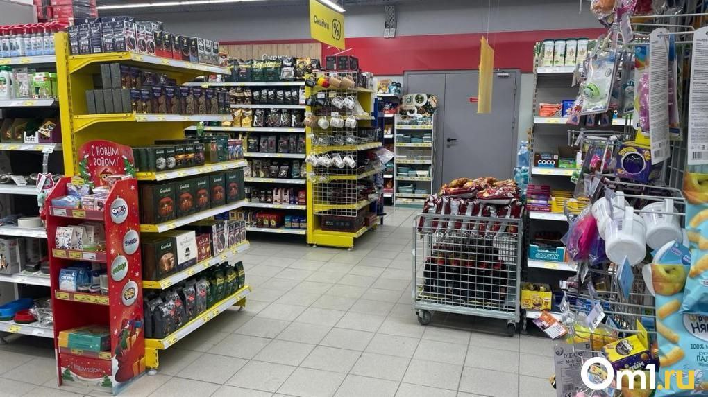 В Омске построят логистический центр «Магнита» Соглашение о строительстве распределительного комплекса «Магнита» подписано с инвестором. Об этом сообщил губернатор Омской области в своём телеграм-канале. Новый логистический центр будет обслуживать как продовольственные, так и непродовольственные товары. Запуск объекта намечен на весну 2026 года. Объём инвестиций в проект составит более 3 млрд рублей. Ожидается, что на предприятии появится порядка 200 рабочих мест.