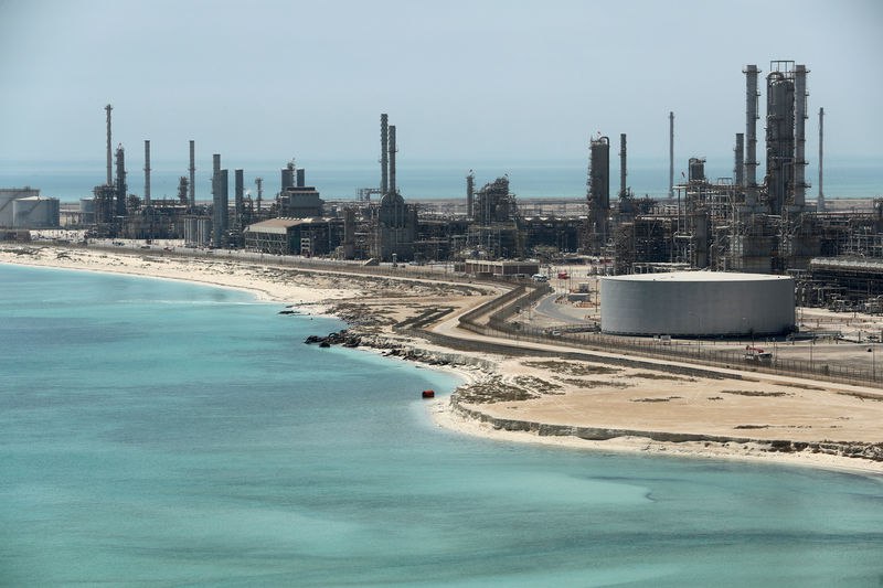 Саудиты удивили Азию повысили цены на нефть сильнее, чем ожидалось Aramco подняла цену на Arab Light на $1,00 до +$2,20/барр. к бенчмарку против ожиданий в +$0,65 Это сигнал уверенности Эр-Рияда – ОПЕК+ нарастит добычу в августе на 548 тыс. барр./сутки, чтобы воспользоваться высоким спросом. Но трейдеры уже готовятся к смягчению рынка позднее: сезонный спад потребления и новые объемы ОПЕК+ могут привести к росту излишков. #нефть #ArabLight #Aramco #SaudiArabia #ОПЕК #энергетика #рынок #Азия #ценовыепереговоры
