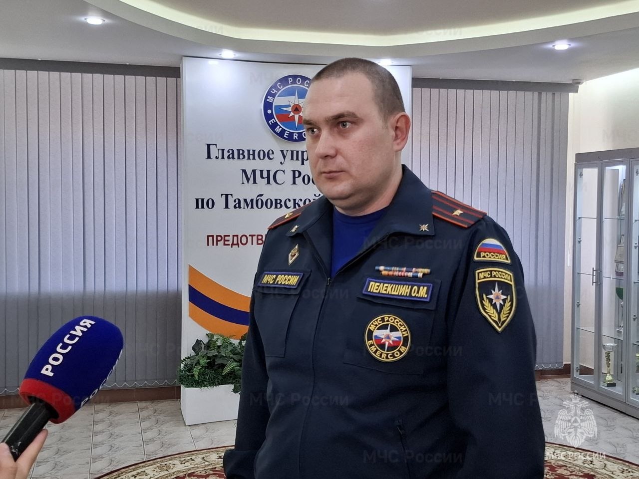 Итоги пожароопасного сезона 2025 года Об итогах пожароопасного сезона 2025 года ВрИО заместителя начальника Главного управления Олег Пелекшин С 18 марта по 27 октября 2025 года было зарегистрировано 1014 ландшафтных пожаров по сравнению с прошлым годом достигнуто снижение на 5 Космическим мониторингом выявлены 805 термических точек по сравнению с прошлым годом снижение на 12 Из 805 подтвердились 722 По результатам реагирования сотрудниками МЧС России было возбуждено 390 административных расследований в ходе которых составлено 112 административных протоколов К административной ответственности привлечены 9 юр лиц 3 в виде предупреждения 6 в виде штрафа на сумму 1800000 рублей 17 должностных лиц 16 в виде предупреждения и 1 в виде штрафа на сумму 20000 рублей 86 граждан 74 в виде предупреждения 12 в виде штрафа на сумму 65000 рублей За пожароопасный сезон 2025 года лесных пожаров на территории региона не зарегистрировано gu mchs tambov Подписывайся на МЧС России в MAX