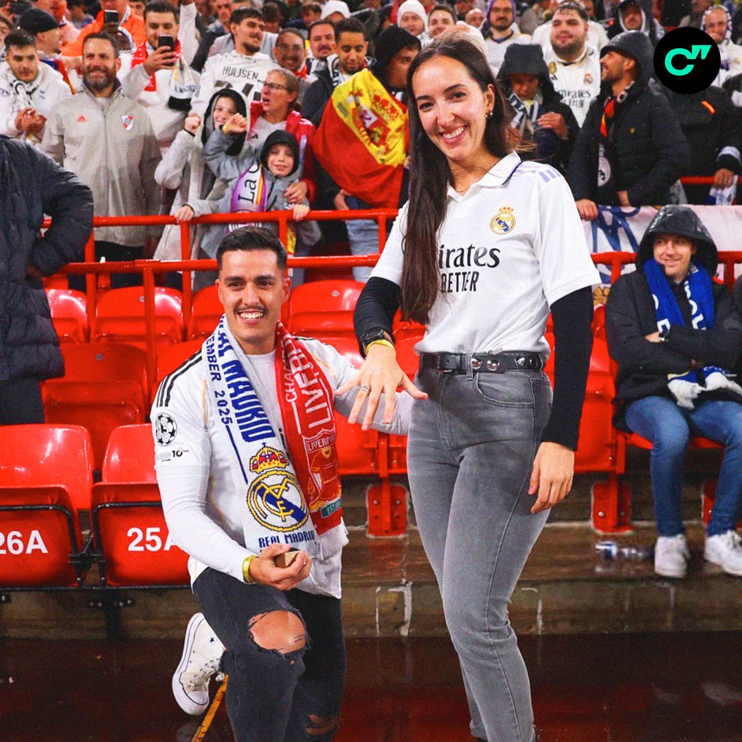 Фанат Реала сделал предложение своей девушке на Энфилде радостная пара своими глазами увидела как их любимый клуб проиграл впервые за 6 матчей они точно запомнят этот день Смотрите статистику матча в приложении ГОЛ