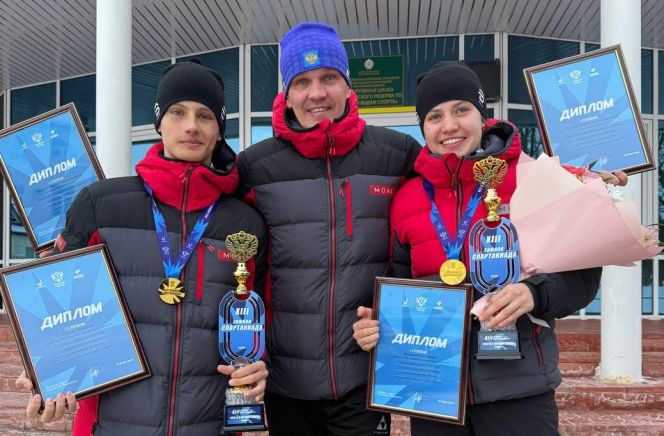 Правительство Алтайского края Воспитанники барнаульской спортшколы 9 Екатерина Лыжина и Максим Панов стали победителями первого дня финальных соревнований по спортивному ориентированию на зимней Спартакиаде учащихся России Финальные соревнования по спортивному ориентированию XIII зимней Спартакиады учащихся России проходят в столице Мордовии Саранске Воспитанники барнаульской СШ 9 Екатерина Лыжина и Максим Панов выиграли лыжную гонку спринт сообщает Минспорт края Девушки до 18 лет соревновались на дистанции 2 9 км с 10 контрольными пунктами и лимитом времени 60 минут парни на дистанции 3 3 км с 11 контрольными пунктами и тем же лимитом времени в пути Фото Министерство спорта подробнее на канале Правительство Алтайского края