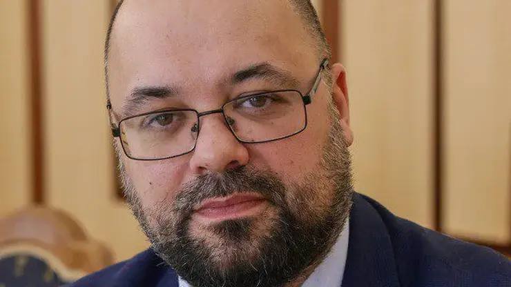 Губернатор Красноярского края Котюков уволил министра строительства и ЖКХ региона Губернатор Красноярского края Михаил Котюков подписал распоряжение об увольнении Михаила Заскалько с должности министра строительства и жилищно коммунального хозяйства региона Документ вступает в силу с 28 декабря 2025 года С 29 декабря обязанности министра строительства и ЖКХ края будет исполнять Максим Говорушкин Ранее он занимал пост первого заместителя главы ведомства Фото t meМихаил Заскалько Подписаться на sibnovosti ru предложить новость