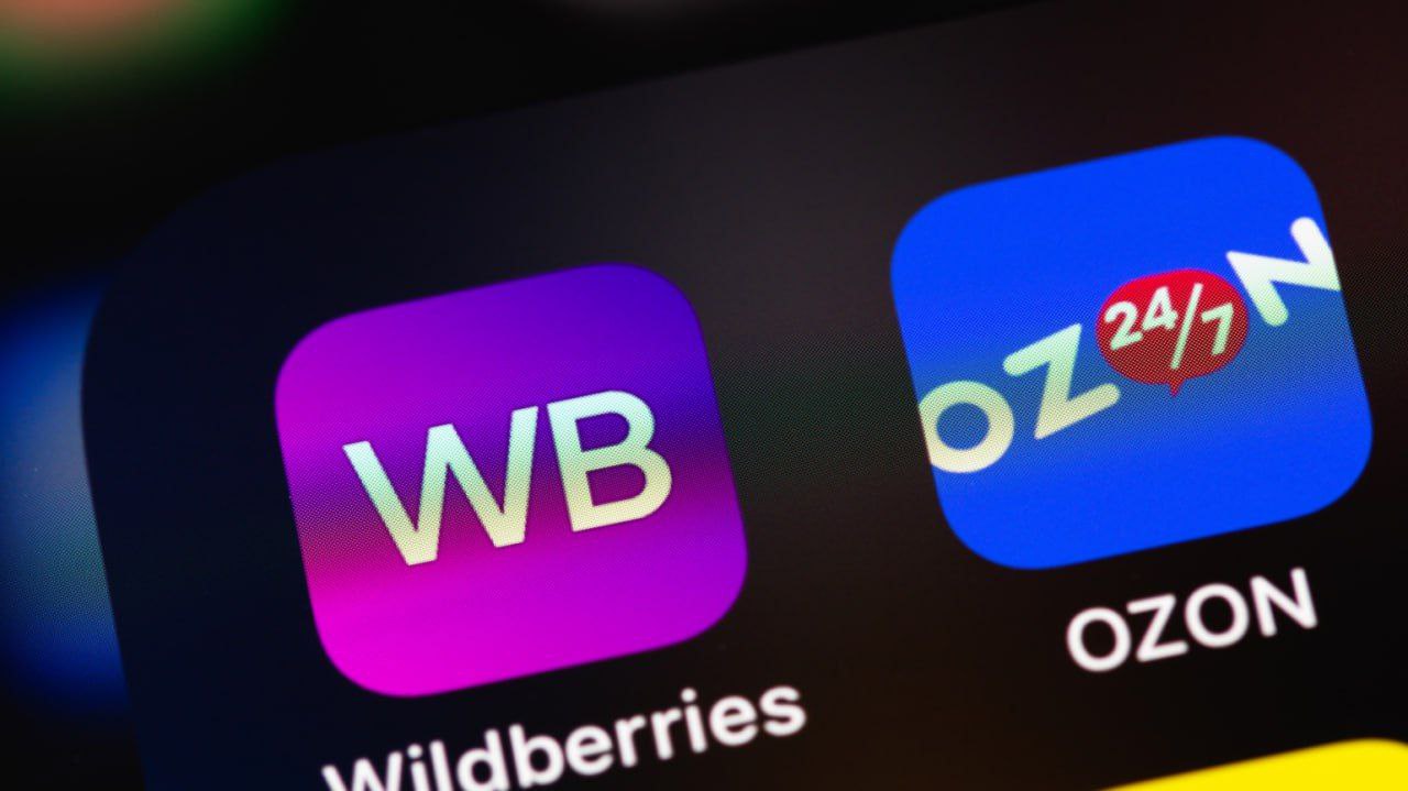 ‼ Товары на WB и Ozon ПОДОРОЖАЮТ! Всё из-за июньского повышения комиссий на 3-5% Основная их цель — увеличение инвестиций в развитие платформ. Некоторые продавцы уже подняли цены, в то время как другие планируют повышать их постепенно в течение лета Примечательно, что рост комиссий может привести к исчезновению перекупщиков, чья деятельность станет экономически невыгодной Подпишись: