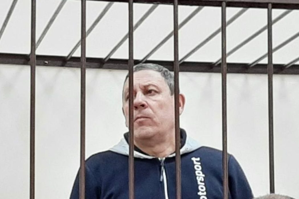 В Артёмовском суд вынес приговор бывшему главе округа Константину Трофимову по уголовному делу о взяточничестве Он отправится в колонию на 10 лет И выплатит штраф в размере 3 х миллионов рублей С июня по декабрь 2022 года Трофимов получил взятки на общую сумму 3 9 миллиона рублей от исполняющей обязанности директора муниципального оздоровительного комплекса Взятки предназначались за покровительство и попустительство по службе Фото Прокуратура Свердловской области Подписаться на Уральский меридиан