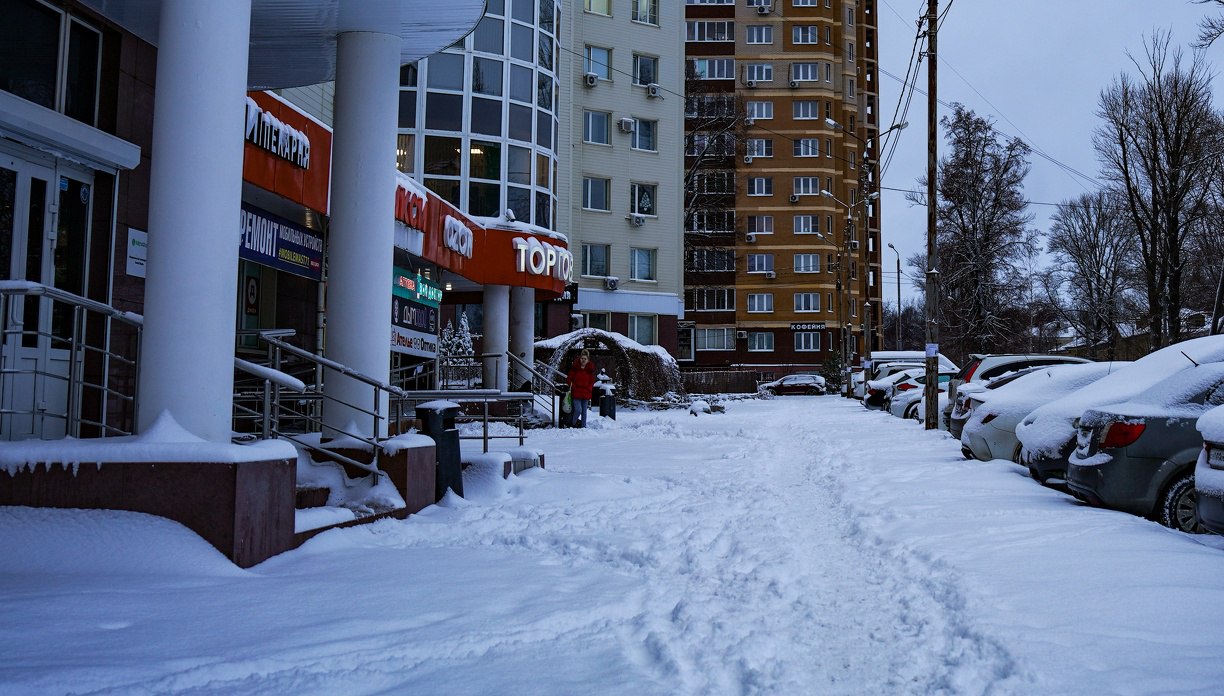 Из-за весеннего снегопада в Тульской области произошло восемь ДТП  Весенний снегопад с похолоданием принесли с собой волну ДТП на тульских дорогах. По сообщению МЧС региона, спасателей восемь раз привлекали к ликвидации последствий аварий на дорогах из-за непогоды.  ПОДРОБНЕЕ