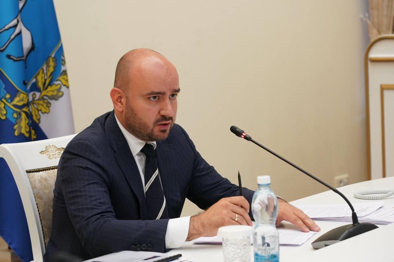 Губернатор назначил Самаре нового куратора Заместителю губернатора Самарской области Вячеславу Романову добавили работы Он назначен куратором столицы региона Об этом глава региона Вячеслав Федорищев сообщил на оперативном совещании в понедельник 27 октября   volga news article 769578 html Фото пресс служба правительства Самарской области Читайте нас в МАХ