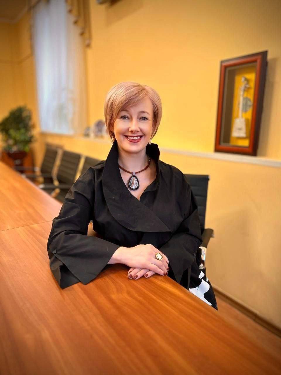 Ирину Ковалеву назначили заместителем мэра Улан Удэ председателем Комитета по социальной и молодежной политике Она приступила к своим новым обязанностям 1 ноября Об этом сообщили в пресс службе городской администрации Ранее Ирина Ковалева трудилась председателем Комитета по культуре в мэрии Его она возглавила еще в 2009 году бурятия bur24