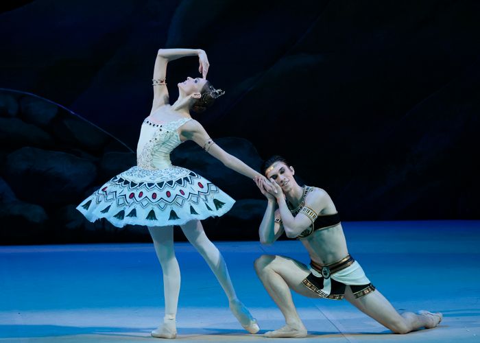 Ведущие танцовщики Большого и Мариинского театров примут участие в балетной части X Международного Дальневосточного фестиваля Мариинский которая пройдёт во Владивостоке с 11 по 14 декабря