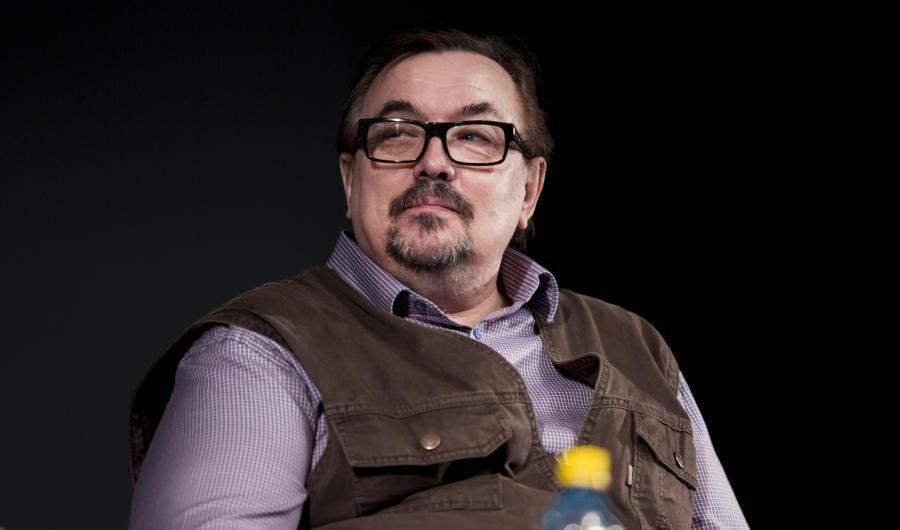 Приговор не в пользу Ельцин центра Шмырова признали виновным Верх Исетский районный суд Екатеринбурга вынес решение по делу главы киноклуба Ельцин центра Вячеслава Шмырова Его признали виновным по статье о дискредитации ВС РФ ч 1 ст 20 3 3 КоАП за публичные антивоенные высказывания Защита настаивала что в действиях Шмырова нет признаков публичности так как граждане РФ не имеют доступа к сети Facebook Шмырову назначено административное наказание в виде штрафа в размере 45 тыс рублей Защита Шмырова будет готовить апелляционную жалобу заявил адвокат Георгий Краснов Ельцин центр угрожает редакции УралLIVE Наше обращение urallive принадлежит Meta экстремистской организации запрещенной в РФ