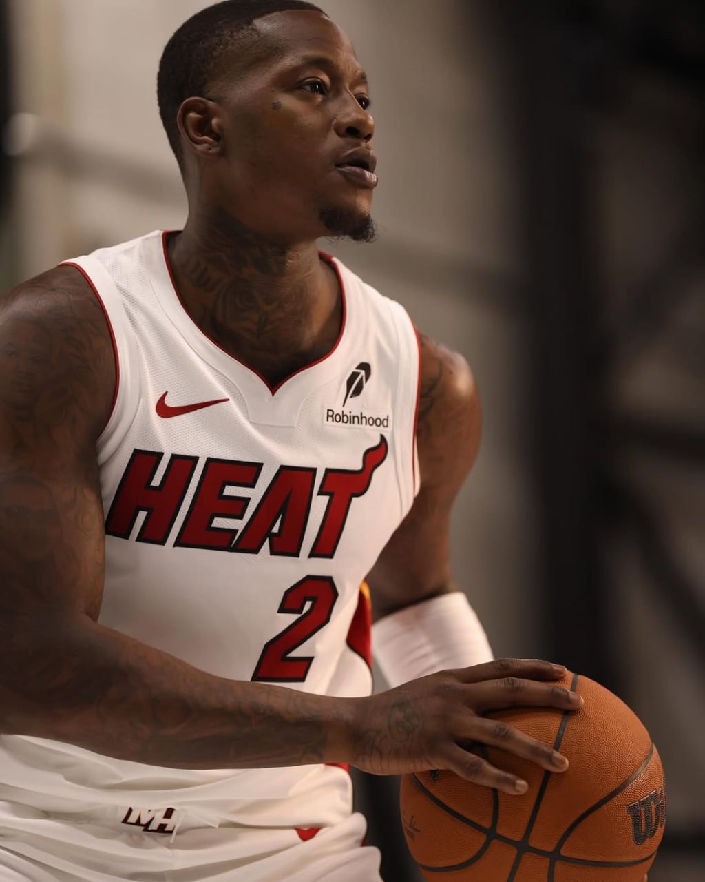 ФБР арестовало игрока НБА Защитника Майами Терри Розье задержали в Орландо Его подозревают в мошенничестве со ставками Как сообщает ESPN во время одного из матчей в 2023 году на статистику игрока было сделано 30 победных ставок за 46 минут Подписывайтесь на РИА Новости Спорт в MAX