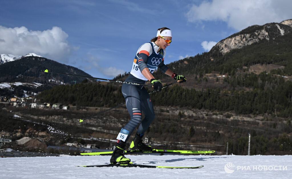 Девятьяров оценил готовность Коростелева к масс старту на ОИ Все будет зависеть от лыжни и от погодных условий Надеемся что повезет потому что Савелий в масс старте всегда себя получше чувствует Ну и конечно важна работа наших смазчиков как они подберут смазку Много факторов будут влиять на результат Савелия Конечно мы считаем что он хорошо готов и будет бороться Будем все болеть за Савелия сказал РИА Новости олимпийский чемпион по лыжным гонкам Подписывайтесь на РИА Новости Спорт в MAX