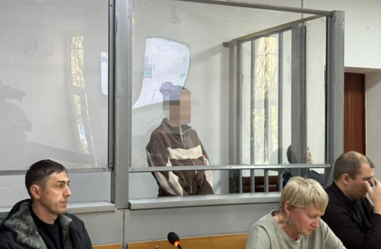 Разжигание розни в Threads начался суд над карагандинкой 22 летнюю Алику Мухамадиеву обвиняют в разжигании социальной и национальной розни По данным суда подсудимая владелица бизнеса по доставке посылок и магазина одежды Летом этого года она стала известной после публикации скандальных комментариев в социальной сети Threads вызвавших широкий общественный резонанс В суде Алика Мухамадиева полностью признала вину и заявила о раскаянии Она плакала и повторяла что все осознала Напомним летом 2025 года посты Алики Мухамадиевой в Threads стали предметом расследования после жалоб пользователей на оскорбительные выражения в адрес казахстанцев В июле девушку арестовали а материалы были переданы следственным органам